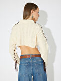 Koton X Zeynep Bastık - Oversize Crop Kazak Püskül Detaylı Saç Örgü Dokulu Dik Yaka Uzun Kollu 