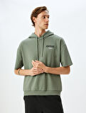 Yarım Kollu Kapşonlu Pamuk Karışımlı Slogan Baskılı Oversize Spor Sweatshirt