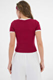 Bordo Yaka ve Kol Garni Detaylı Biyeli Fitilli Örme Crop Bluz