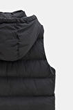 Siyah - L Kadın Regular Fit Dik Yaka Kapüşonlu Fermuarlı Cepli Şişme Yelek - Su Geçirmez