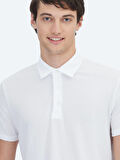 Beyaz Desenli Polo Yaka T-Shirt