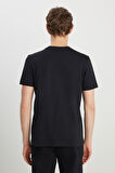 %100 Pamuk Regular Fit Normal Kesim Minimal Logo Siyah Tişört