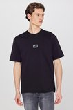 %100 Pamuk Nefes Alabilir Kumaş Loose Fit Rahat Kesim Logo Detaylı Tişört