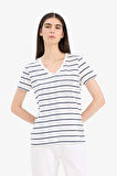 Relax Fit V Yaka Çizgili Kısa Kollu Tişört