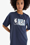 DeFactoFit NBA Wordmark Oversize Fit Bisiklet Yaka Sporcu Kısa Kollu Tişört E3628AX25SMNV94