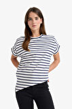 Asimetrik Bisiklet Yaka Çizgili Kısa Kollu Tişört