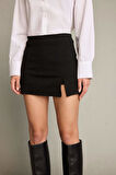 Slim Fit Dar Kesim Paça Ucu Kesik Şort