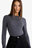 Slim Fit Dar Kesim Bisiklet Yaka Uzun Kollu Tişört