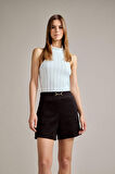 Aksesuar Detaylı Süet Şort