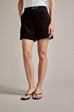 Aksesuar Detaylı Süet Şort