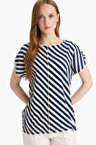 Regular Fit Kayık Yaka Bürümcük Çizgili Kısa Kollu Tişört