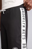DeFacto NBA Brooklyn Nets Yan Şeritli Standart Fit Şort H8284AX26AUBK81