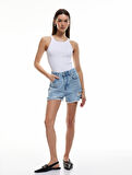 Taşlı Yıpratılmış Düğmeli Cepli Mini Denim Şort