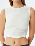 Kolsuz Crop Üst Dokulu Slim Fit Yuvarlak Yaka Sırt Detaylı