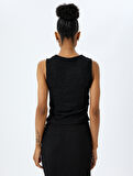 Dokulu Slim Fit Bisiklet Yaka Kolsuz Bluz