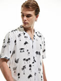 Kısa Kollu Devrik Yaka Regular Fit Viskon Palmiye Desenli Gömlek