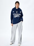 Şardonlu Kapüşonlu Kolej Baskılı Oversize Sweatshirt