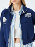 Dik Yaka Fermuarlı Cep Detaylı Biyeli Crop Kolej Sweatshirt