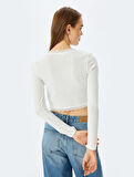 Uzun Kollu Düğmeli V Yaka Dantel Detaylı Slim Fit Crop Tişört