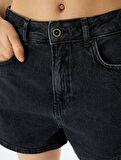Mini Düğmeli Cepli Rahat Kesim Denim Şort