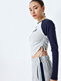 Uzun Reglan Kol Slim Fit Kolej Baskılı Büzgülü Asimetrik Crop Tişört