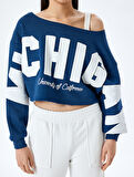 Şardonlu Slogan Baskılı Kayık Yaka Uzun Kollu Crop Sweatshirt