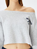 Arkası Baskılı Kayık Yaka Crop Oversize Sweatshirt