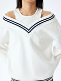 Biyeli Oversize V Yaka Atlet Detaylı Sweatshirt