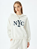Şardonlu Yarım Fermuarlı Baskılı Oversize Kolej Sweatshirt