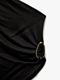 Metal Aksesuarlı Drape Detaylı Kolsuz Viskon Karışımlı Tek Omuz Bluz