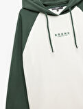 Uzun Kollu Renk Kontrastlı Baskılı Kapşonlu Sweatshirt
