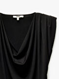 Drape Detaylı Vatkalı Degaje Yaka Kolsuz Bluz