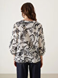 LCWAIKIKI Classic Siyah Kaçık Yaka Çiçekli Kadın Bluz