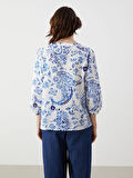 LCWAIKIKI Classic Mavi Kaçık Yaka Çiçekli Kadın Bluz