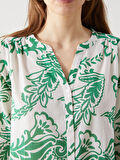 LCWAIKIKI Classic Yeşil Kaçık Yaka Çiçekli Kadın Bluz