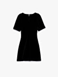 Kısa Kollu Bisiklet Yaka A Kesim Kadife Mini Elbise