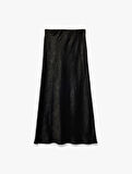 Slim Fit Balık Kesim Dokulu Midi Saten Etek