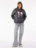 Uzun Kollu Bisiklet Yaka Şardonlu Fiyonk Baskılı Sweatshirt