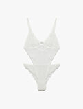 Pencere Detaylı Taşlı V Yaka Dantel Bodysuit