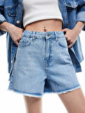 Taş Detaylı Yüksek Bel Saçaklı Paça Pamuklu Mini Denim Şort