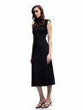 Scuba Krep Kumaş Slim Fit Dik Yaka Midi Boy Kolsuz Elbise