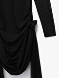 Uzun Kollu Kayık Yaka Tüllü Gül Detaylı Mini Bodycon Elbise