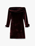 Fiyonk Detaylı Uzun Kollu Düşük Omuz Askılı Kadife Elbise