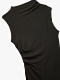 Slim Fit Drape Detaylı Dik Yaka Kolsuz Mini Kalem Elbise