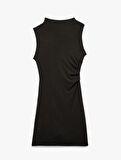 Slim Fit Drape Detaylı Dik Yaka Kolsuz Mini Kalem Elbise