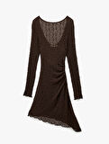 Slim Fit Drapeli Uzun Kollu Derin U Yaka Asimetrik Kesim Dantel Elbise