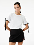 Pamuklu Bağlama Detaylı Fiyonklu Kısa Kollu Bisiklet Yaka Tişört