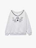 Uzun Kollu V Yaka Biyeli Nakışlı Oversize Sweatshirt