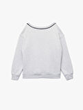 Uzun Kollu V Yaka Biyeli Nakışlı Oversize Sweatshirt