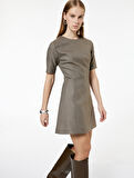Dikiş Detaylı Bisiklet Yaka Kısa Kollu Viskon Karışımlı Mini Elbise